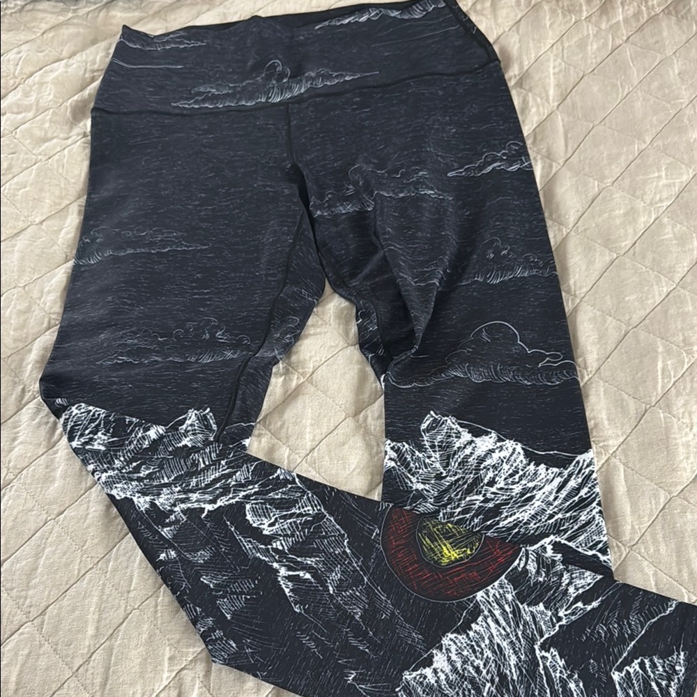 Black and White Graphic Leggings